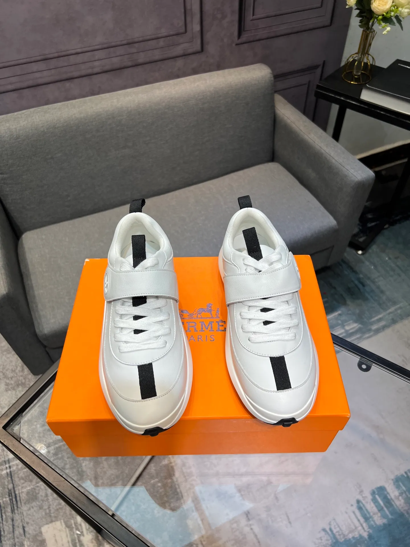 Men's shoes 💰600 Actual photos 🎬 [Hermès] Couple style, official website synchronization Counter quality French Paris catwalk style Simple and classic Imported original fabric Original 1:1 outsole! The highest version on the market! Size: Female 35-41. Male 39-45 (female 41, male 45 customized)
